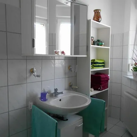 Moderne In Mit Gepflegtem Garten Balatonfenyves