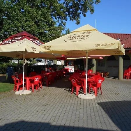 Moderne In Mit Gepflegtem Garten * Balatonfenyves