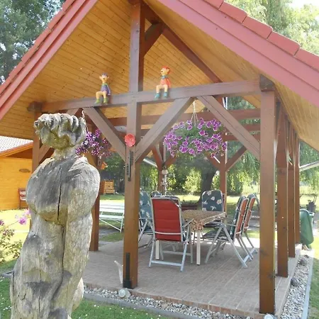 Moderne In Mit Gepflegtem Garten