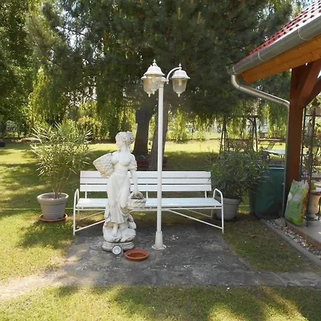 아파트 Moderne In Mit Gepflegtem Garten 발라톤페니베스